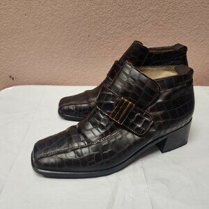 Pindiere French Dark Brown Textured Booties- Size 6.5